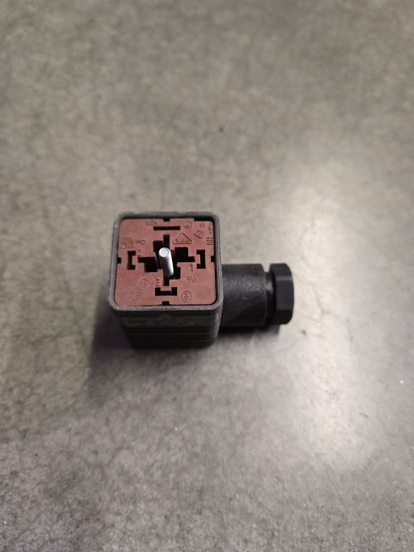 135827