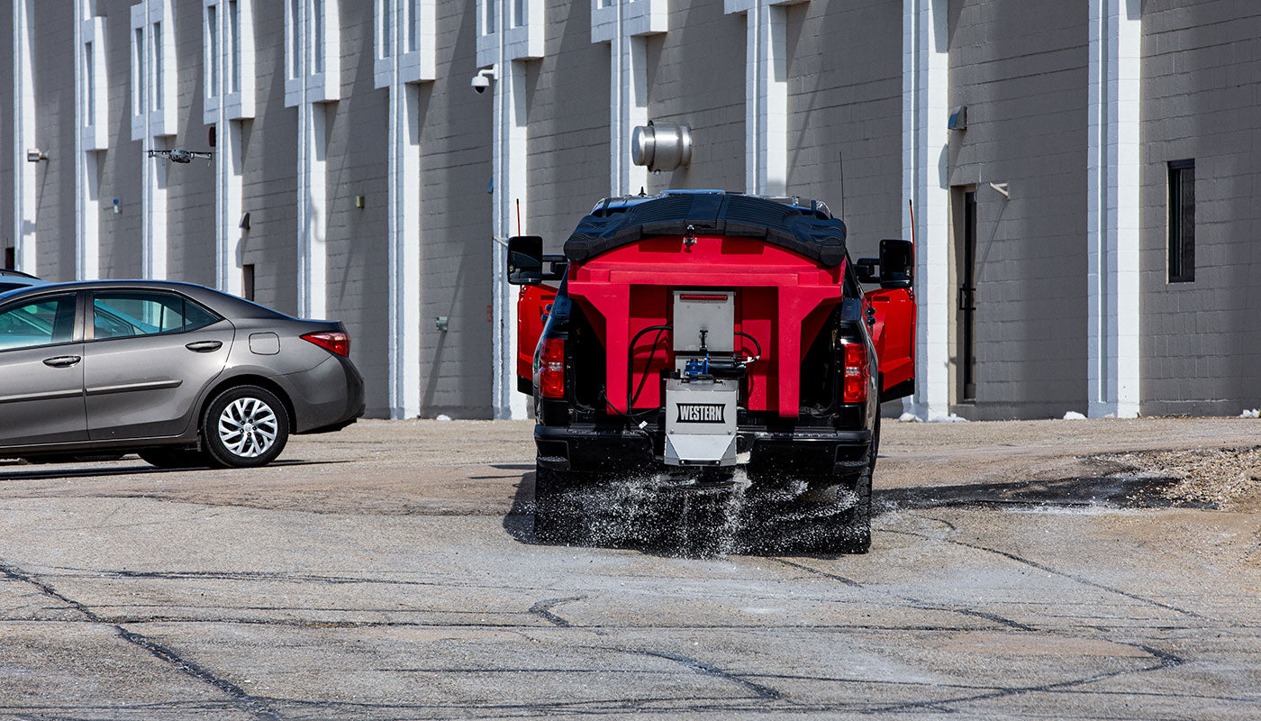 WESTERN® MARAUDER™ Poly Hopper Chain Drive Spreader